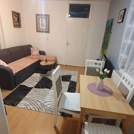 Appartement Apartman Dina à Bihać Extérieur photo