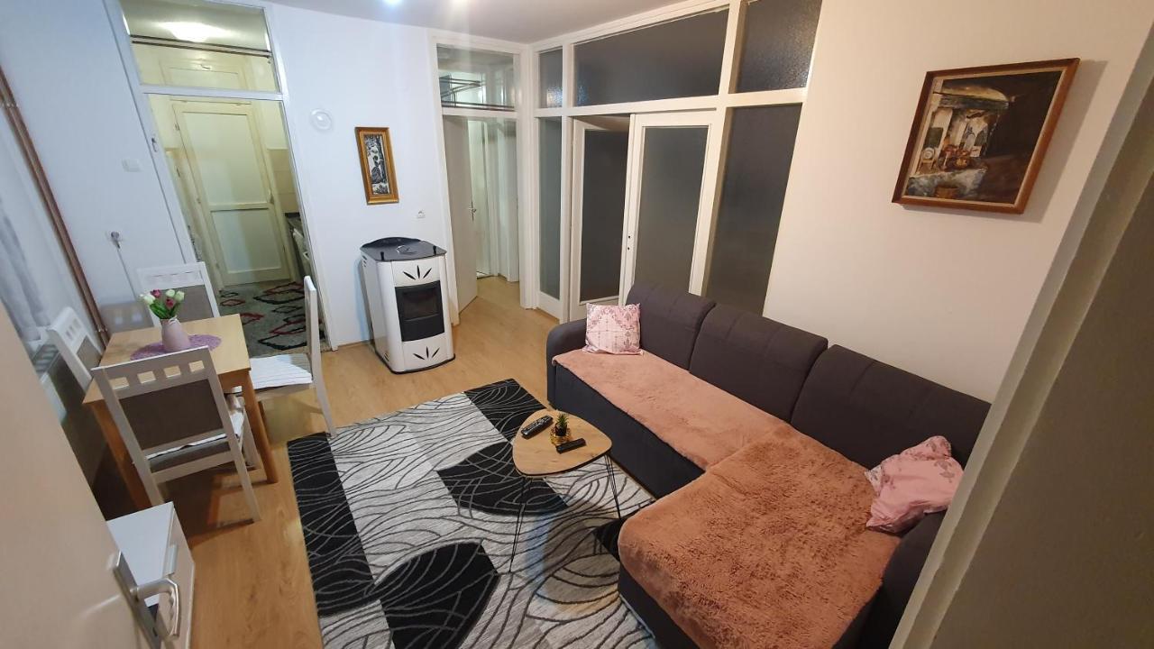 Appartement Apartman Dina à Bihać Extérieur photo